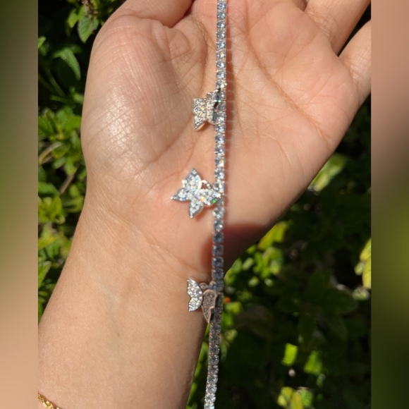 Elegant Silver Butterfly Bracelet - Picture 3 of 6